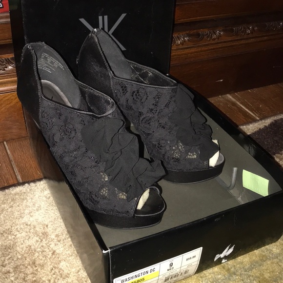 Kardashian Collection black peep toe heels - Picture 2 of 3